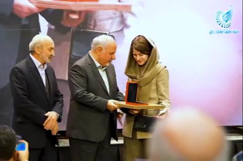 اهدای لوح تقدیر و مدال دانشگاه تهران به مهندس جمیلی بانی و حامی تلویزیون اینترنتی دانشگاه تهران